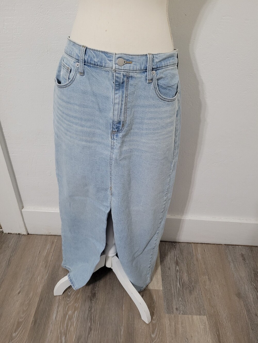 Light Wash Denim Maxi Universal Threads Size 12 Minimalist Streetwear 90s Y2K